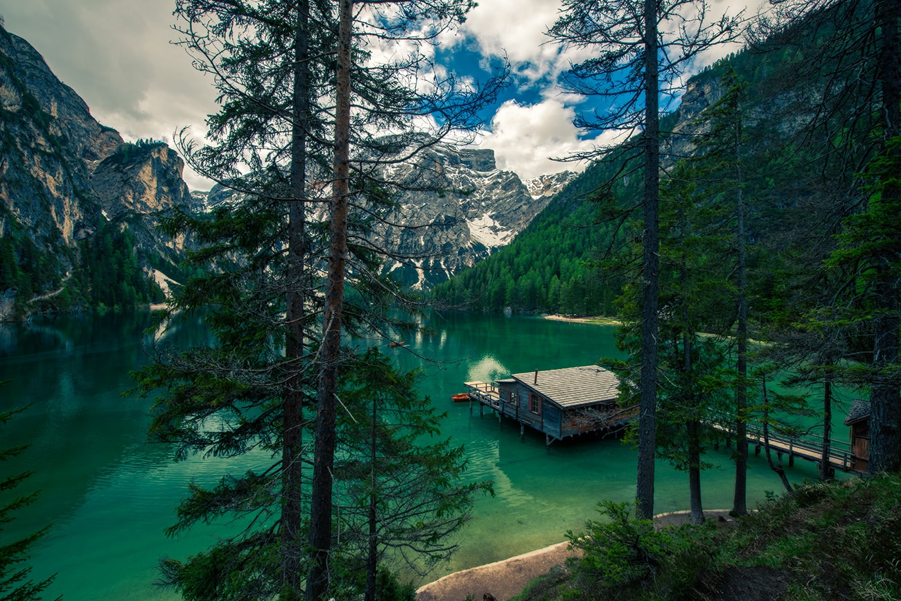In summer, lake Lago di Braies in South Tyrol reflects colours in all shades from green to blue, in winter Lago di Braies is covered with ice and snow. In winter and summer this jewel is the starting point for hikes, ski tours, snowshoe hikes and walks.