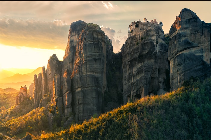 Serene, spiritual, magical, mystical, extraordinary, breathtaking, immense, inspiring, impressive. These are only some of the words people very often use in an effort to describe the Meteora phenomenon.